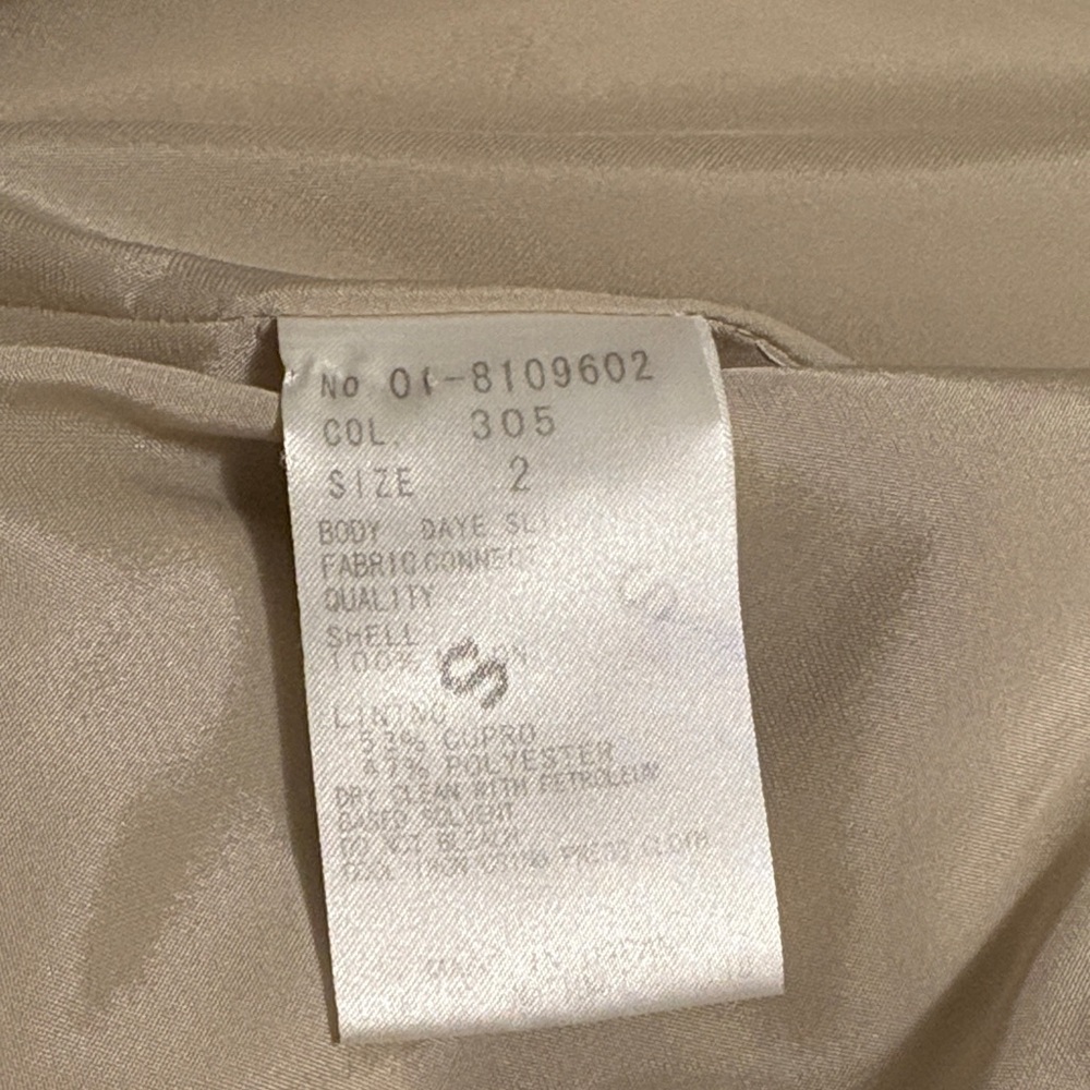 Classic Beige Trench Coat - Picture 3 of 8